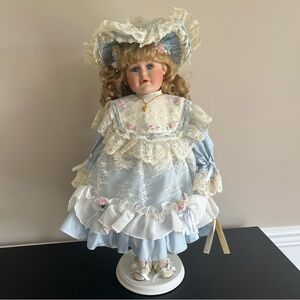 Camelot Elizabeth Porcelain Doll 20 Inch C12173 Easter Dress Locket Necklace